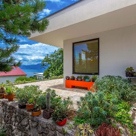 Orange, Small House In A Pine Forest Villa *
