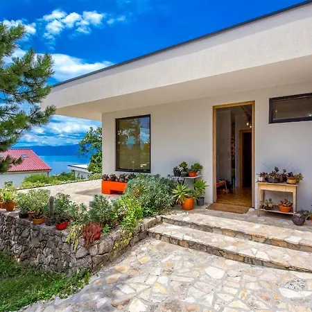 Orange, Small House In A Pine Forest Villa *